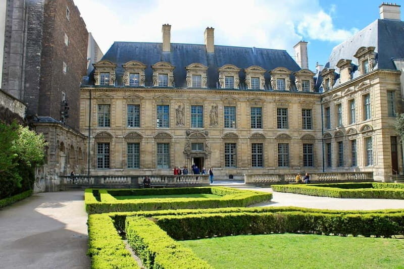 Marais Highlights, Place Vosges, Victor Hugo & Bakery Tour - Exploring the Marais: A Detailed Look at the Place Vosges, Victor Hugo & Bakery Tour