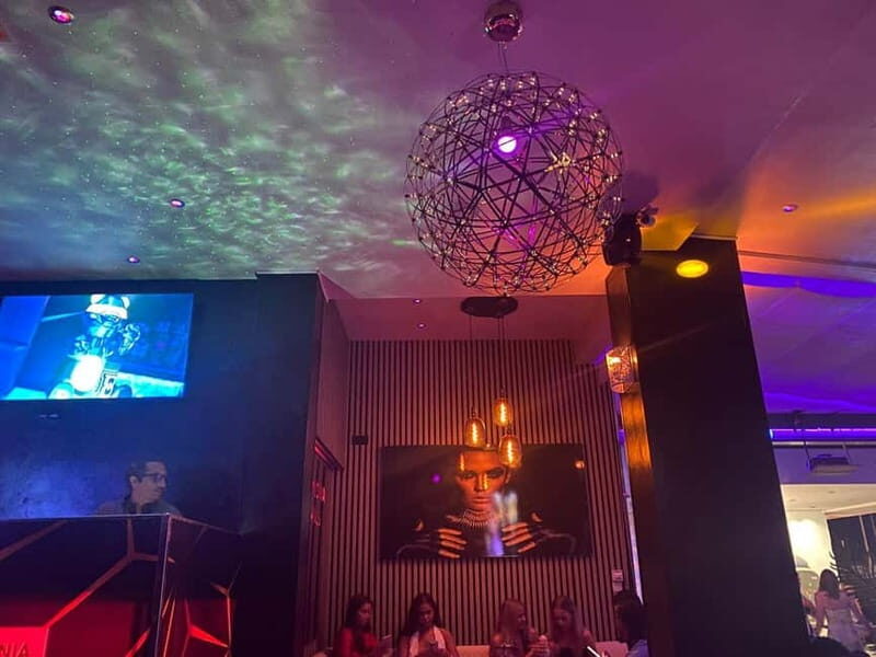 Marbella: Puerto Banús club tour including drinks and three clubs - Key Points