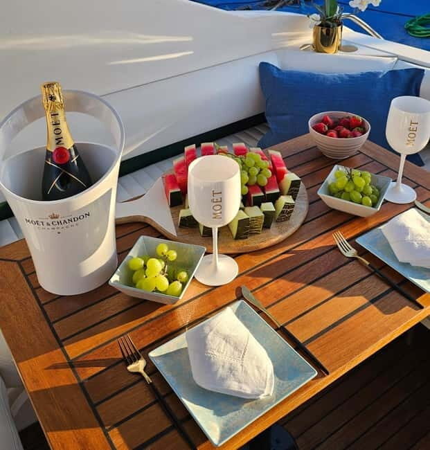 Marbella: shared cruise 2-4 hours on luxury yacht Targa 37 or Targa 48 - What the Experience Includes