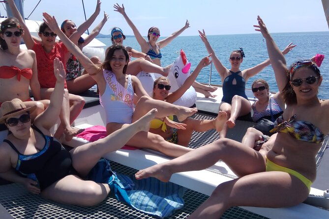 marbella-small-group-catamaran-with-dolphin-watching-2