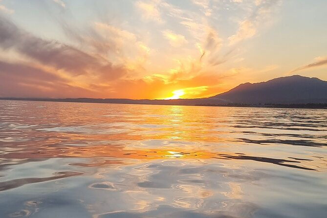 marbella-sunset-from-a-sailboat-with-drinks