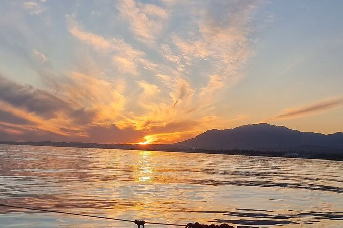 marbella-sunset-from-a-sailboat-with-drinks