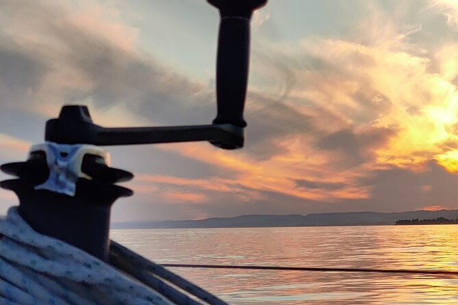 marbella-sunset-from-a-sailboat-with-drinks