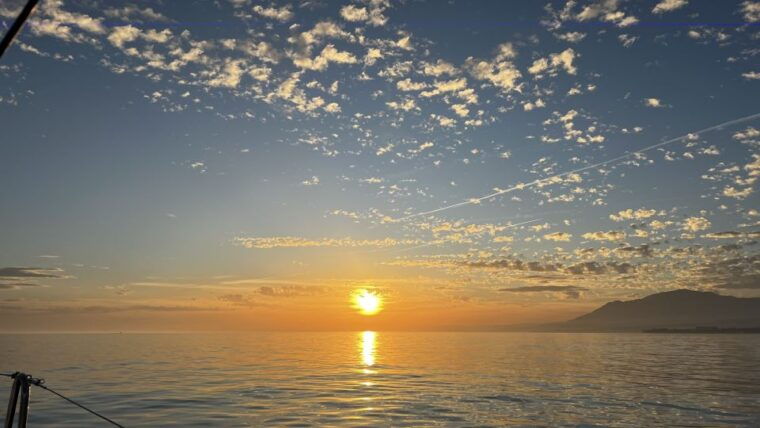 marbella-sunset-sailing-trip-with-drinks-and-snacks