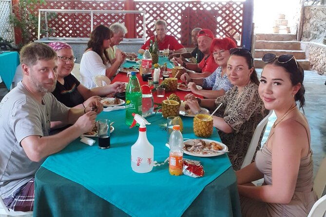 maria-and-miguel-stop-at-el-limon-waterfall-with-lunch-from-las-terrenas
