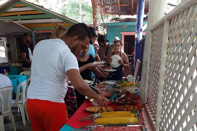 maria-and-miguel-stop-half-day-tour-to-el-limon-waterfall-with-lunch-included