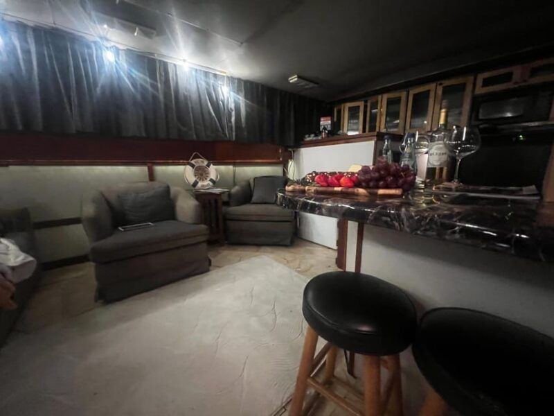 marina-del-rey-luxury-wine-charcuterie-yacht-experience