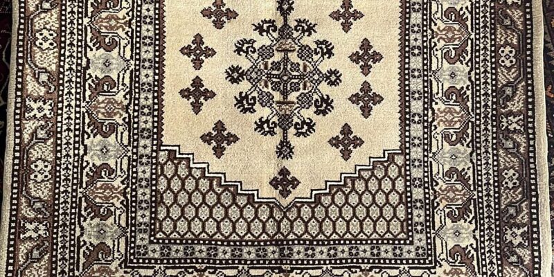 Market to experience making Berber rugs - Bargaining and Shopping: A Cultural Skill