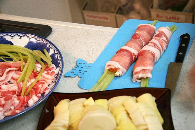 market-tour-nagoya-cooking-class-with-a-local-akiko-in-her-home