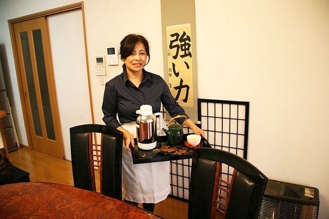 market-tour-nagoya-cooking-class-with-a-local-akiko-in-her-home