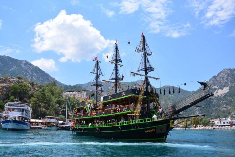 marmaris-pirate-cruise-lunch-soft-drinks-and-foam-party
