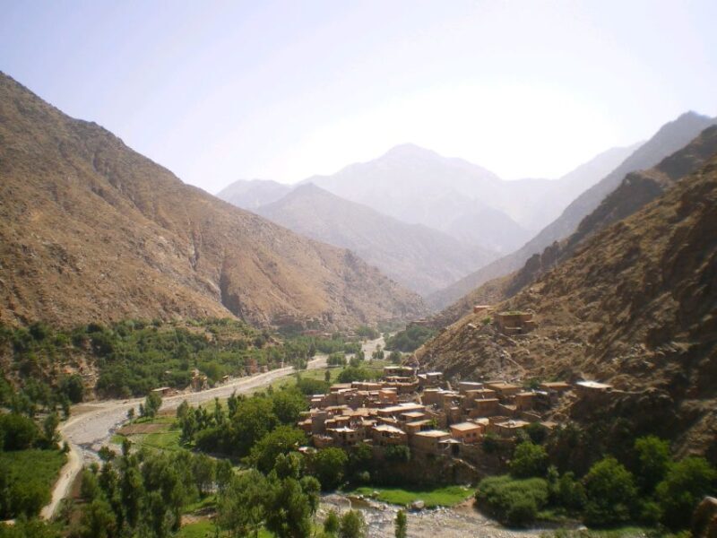 Marrakech: Atlas Mountains and Desert Safari with Lunch - Discovering the Landscapes and Local Culture