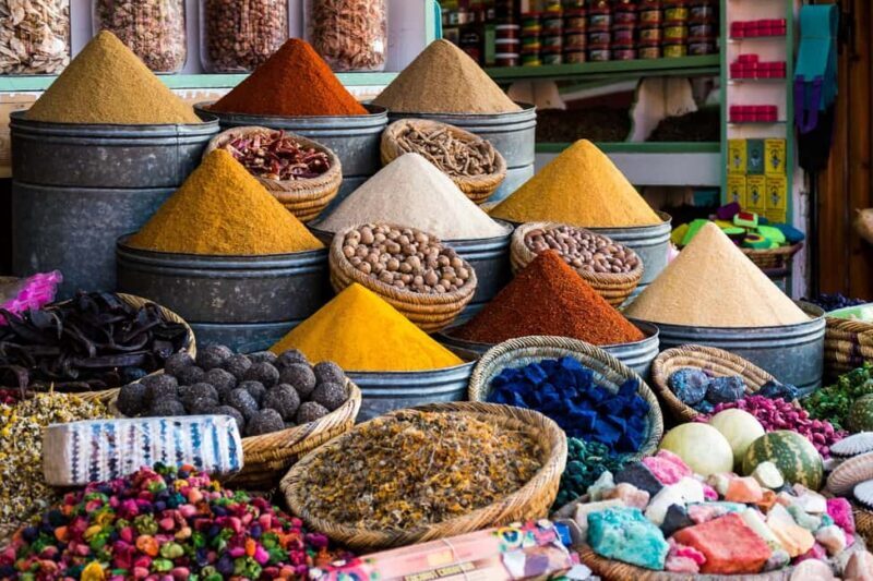 Marrakech: Bahia Palace, Saadian Tombs & Medina Guided Tour - Meeting Point and Logistics