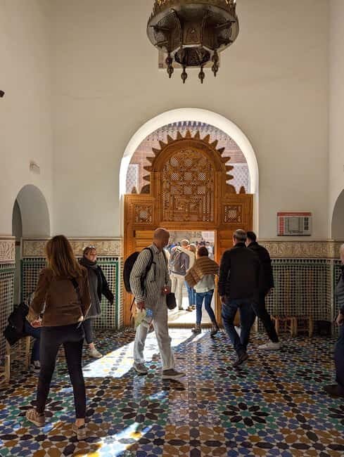 Marrakech: Bahia Palace, Saadian Tombs & Medina Guided Tour - Group Size and Personal Experience