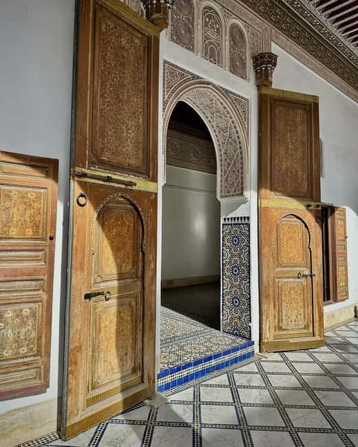 Marrakech Guided Tour: Bahia Palace, Saadian Tombs & Medina - Value and Authenticity