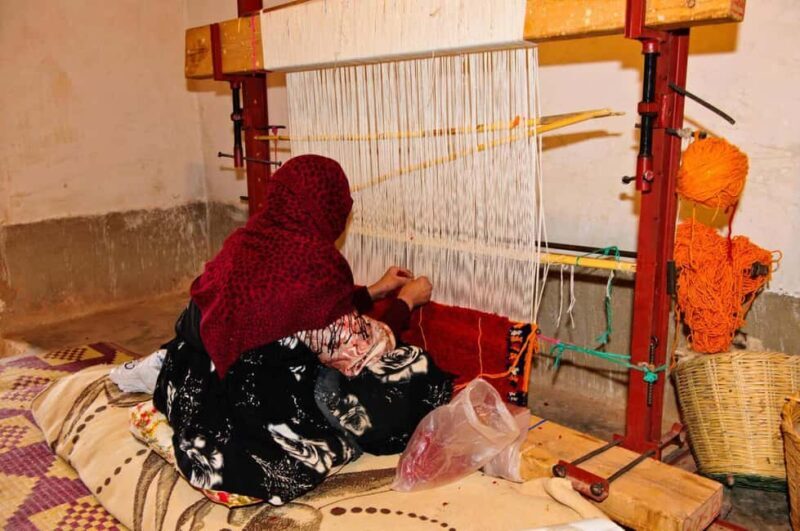 Marrakech: Rug Art Experience with Tea and Artisan Visit - Summary