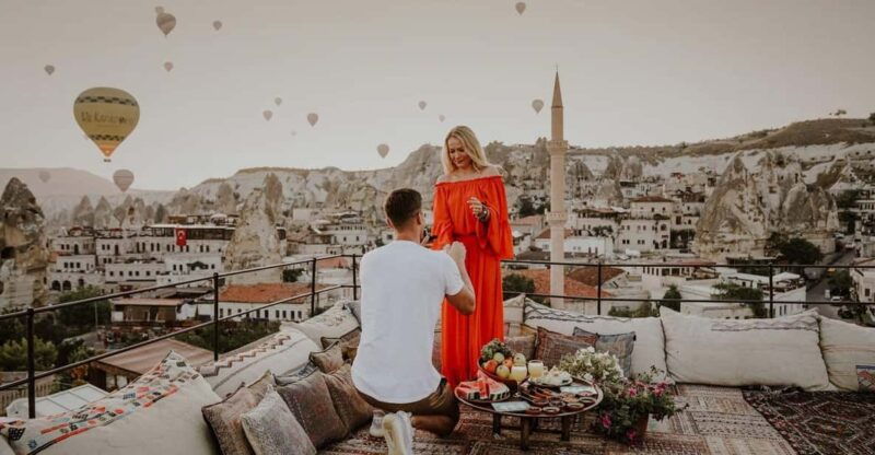 marriage-proposal-surprise-engagement-in-cappadocia
