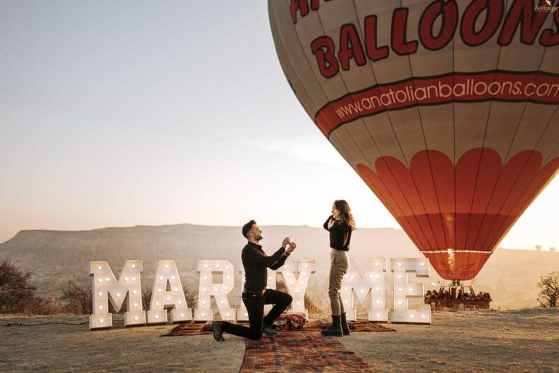 marriage-proposal-surprise-engagement-in-cappadocia