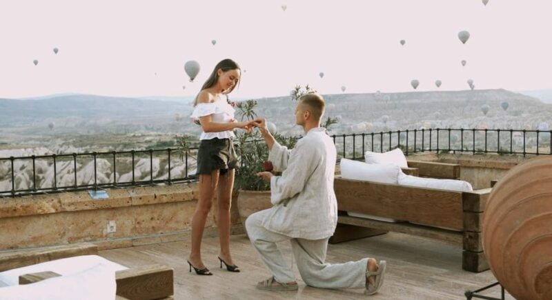marriage-proposal-surprise-engagement-in-cappadocia