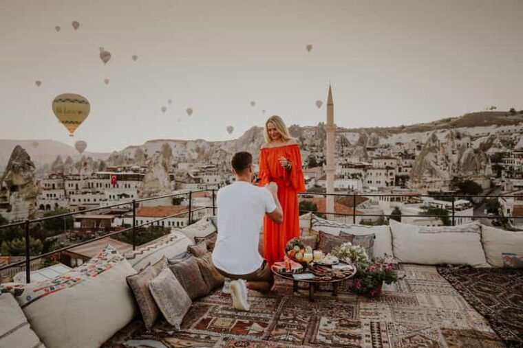 marriage-proposal-surprise-engagement-in-cappadocia