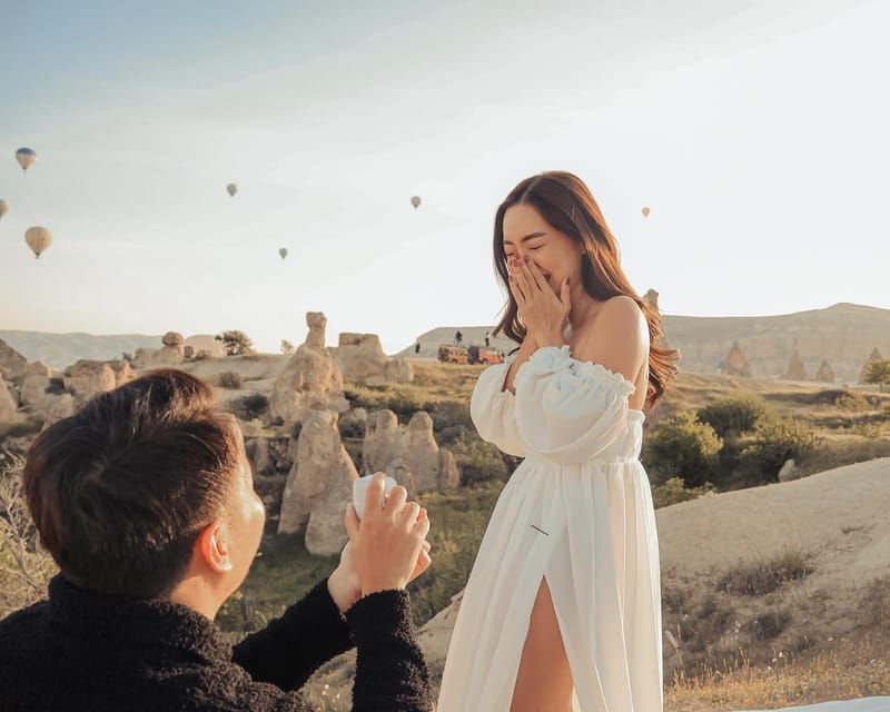 marriage-proposal-surprise-with-breakfast-balloons