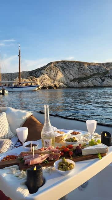 Marseille: All-inclusive mini boat cruise around the Frioul Islands - An authentic look at the cruise experience