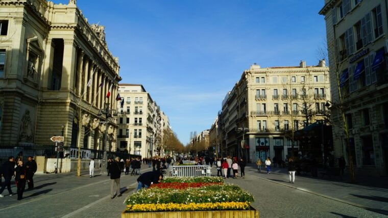 marseille-bookbinding-experience-in-the-vieux-port