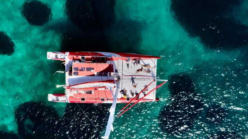 marseille-calanques-catamaran-cruise-with-lunch-wine