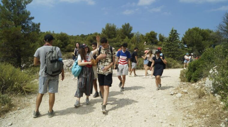 marseille-calanques-national-park-guided-hike-with-picnic
