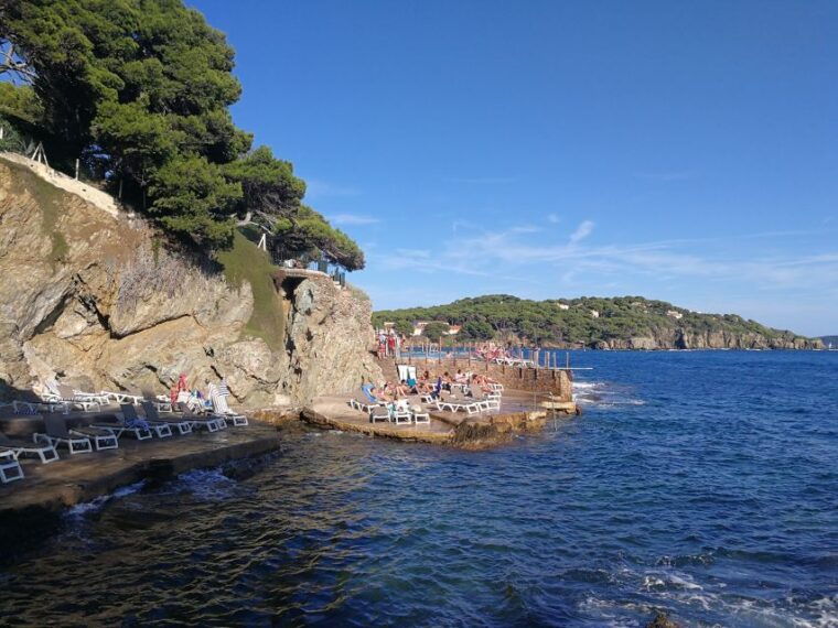 marseille-day-boat-ride-in-the-calanques-with-wine-tasting