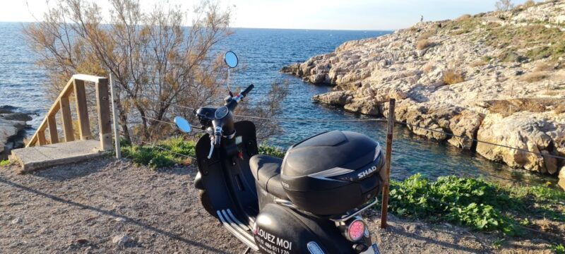 marseille-electric-motorcycle-rental-with-smartphone-guide