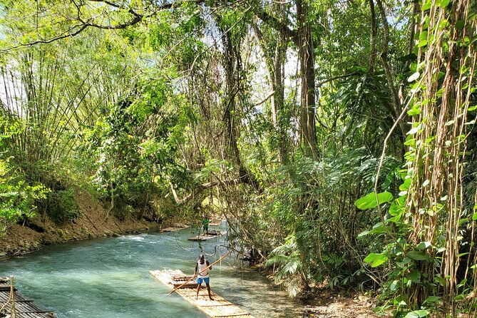 martha-brae-bamboo-river-rafting-with-transportation