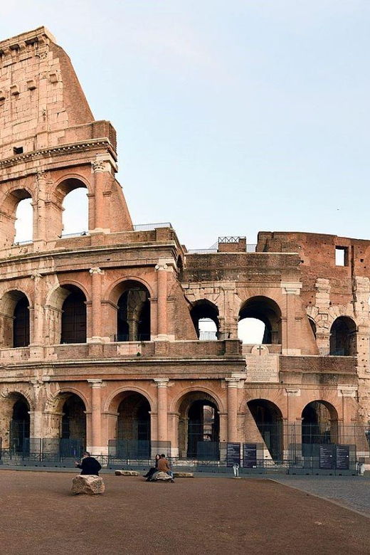 marvel-at-rome-colosseum-palatine-hill-roman-forum-tour