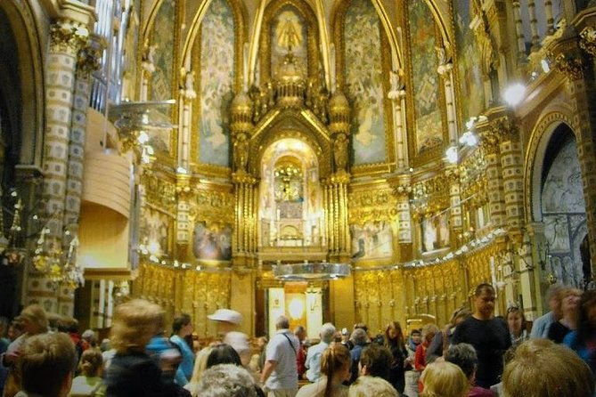 marvellous-montserrat-private-day-tour-train-cable-car-tickets-included