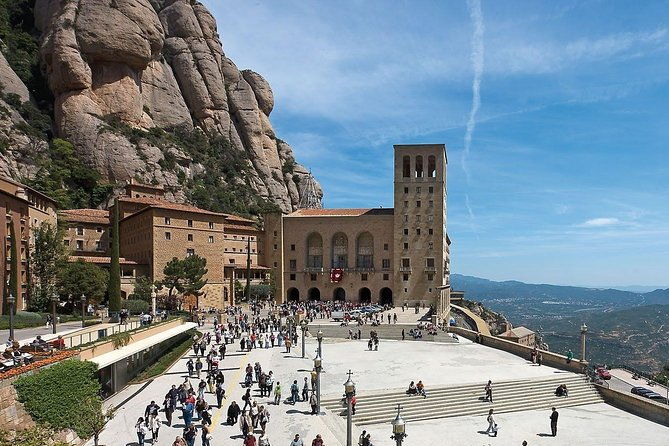 marvellous-montserrat-private-day-tour-train-cable-car-tickets-included