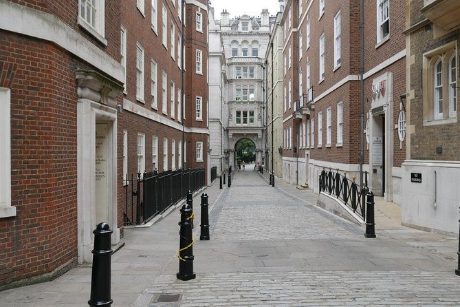 mary-poppins-walking-tour-of-london-2