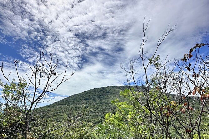 masaya-volcano-hike-through-comalito-hill-apoyo-lagoon