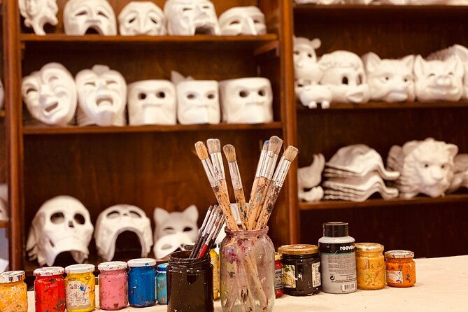 mask-workshop-paint-your-own-venetian-mask-in-venice-italy