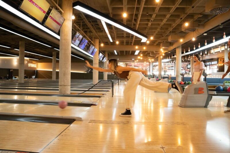 maspalomas-bowling-session-entry-ticket-at-holiday-world
