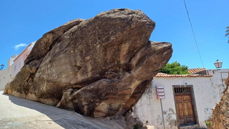 Maspalomas: Roque Nublo - hiking on volcanoes by Sky Rebels - The Sum Up