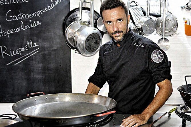 master-authentic-paella-in-valencia-with-a-local-chef-sangria