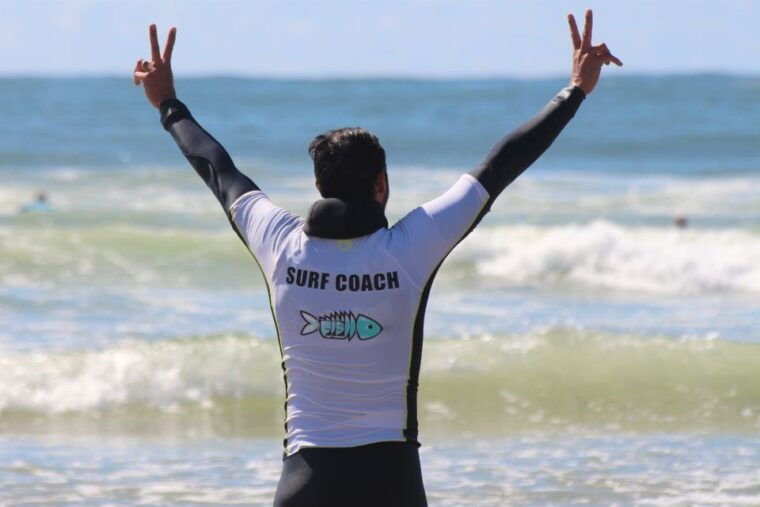 matosinhos-surfing-lesson-with-equipment