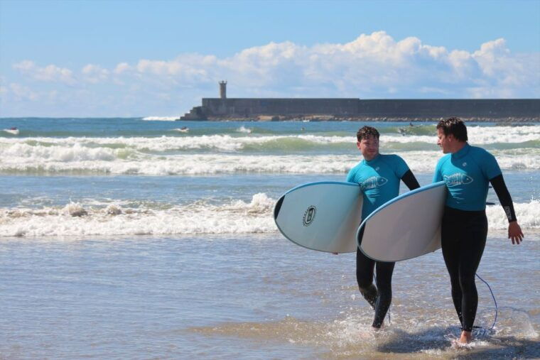 matosinhos-surfing-lesson-with-equipment