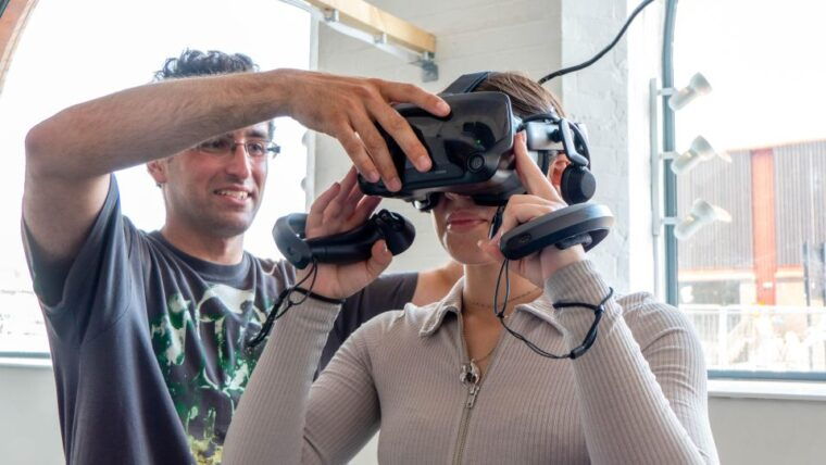 matrix-vr-virtual-reality-gaming-experience-session