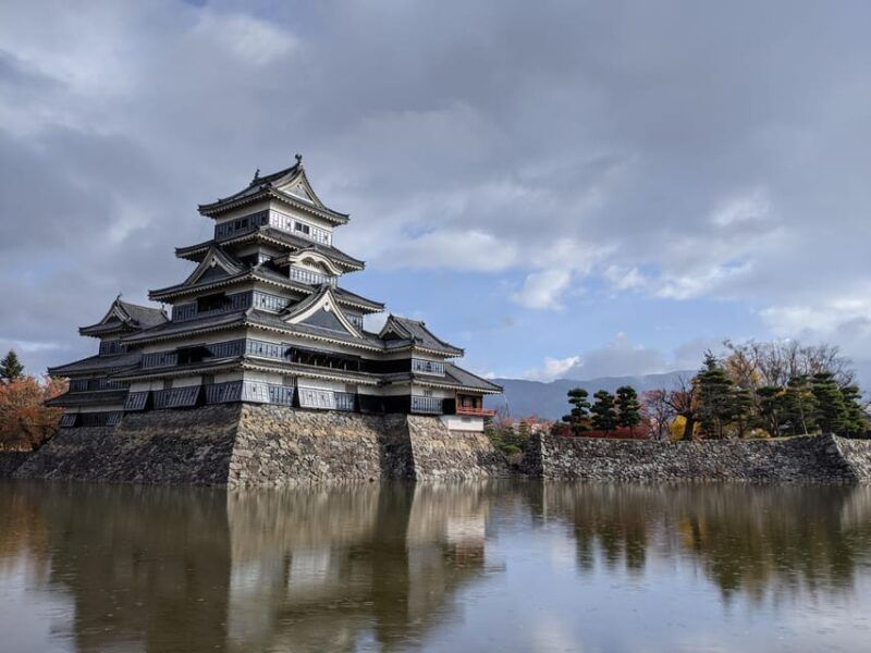 matsumoto-castle-and-samurai-sword-fighting-night-tour