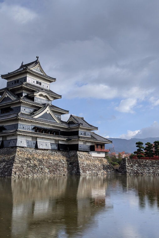 matsumoto-castle-and-samurai-sword-fighting-night-tour