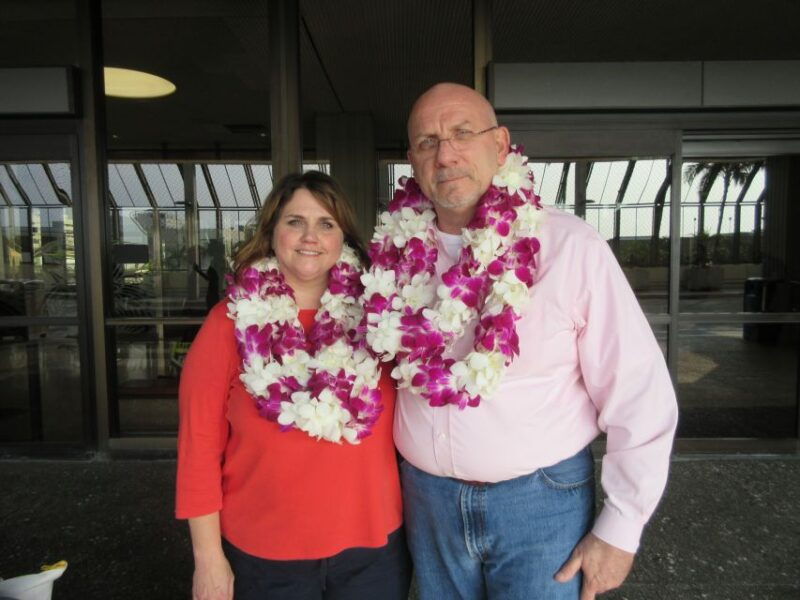 maui-kahului-airport-ogg-traditional-lei-greeting