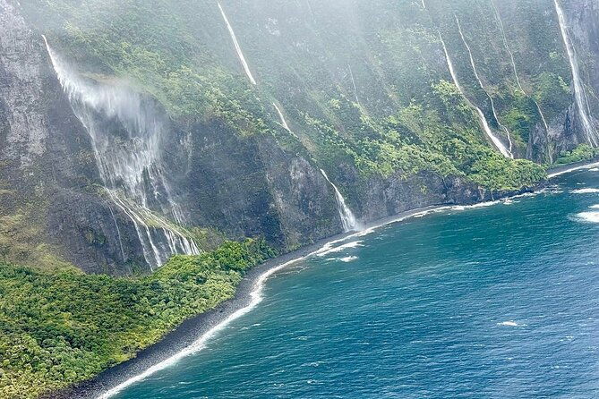 maui-private-air-tour-aquamarine-emerald-dream-2-5-people