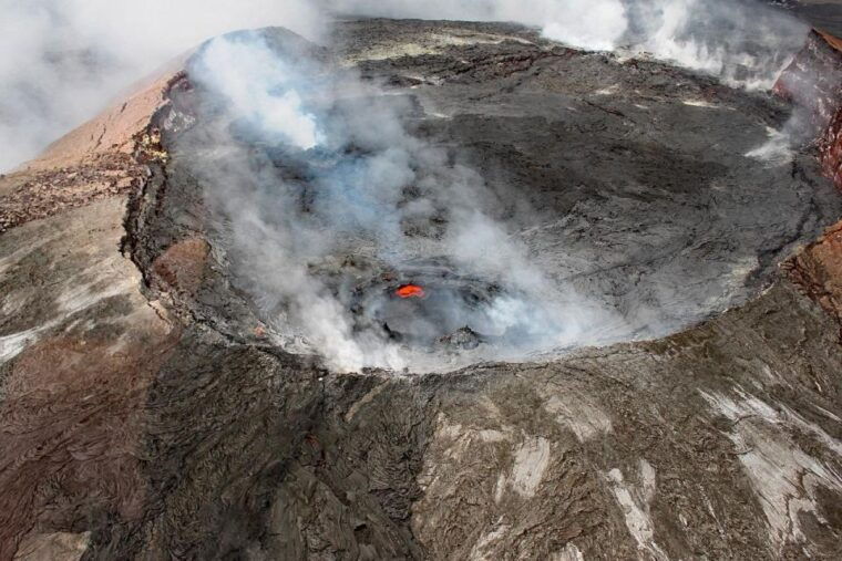maui-to-big-island-big-island-volcano-helicopter-bus-tour