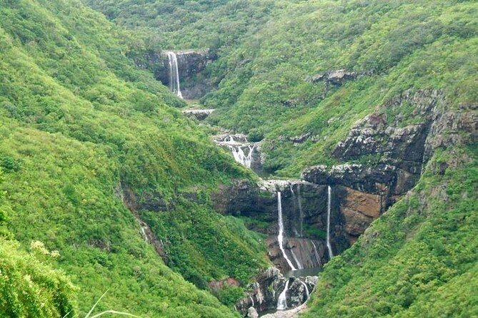 Mauritius-7 Cascades (Tamarind Falls)incl. Guide & Hotel Transfer - Key Points